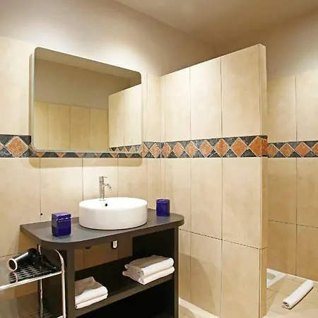 Christophe Colomb Apartment *